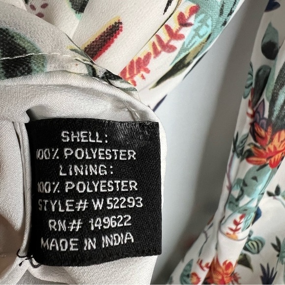 Walter Baker Women's Pullover Blouse Floral Bell Sleeve Tie Neck Lined Flowy M - Picture 7 of 9